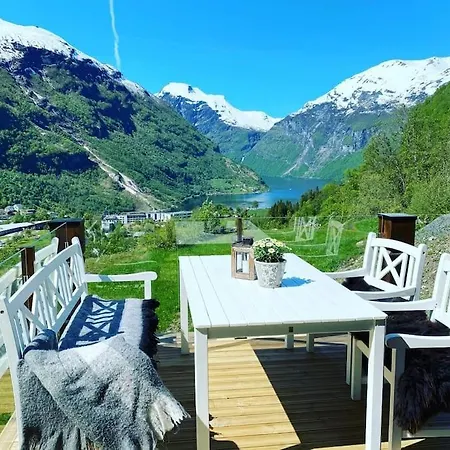 Tommerhus I Sentrum Med Panorama Utsikt * Geiranger