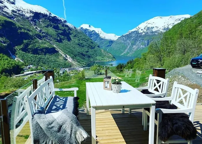 Tommerhus I Sentrum Med Panorama Utsikt * Geiranger